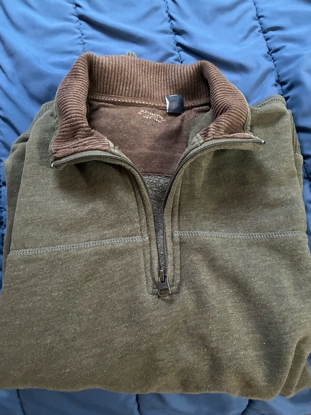 Men’s Arrow brand 1/4 zip sweatshirt - olive green and brown - size medium